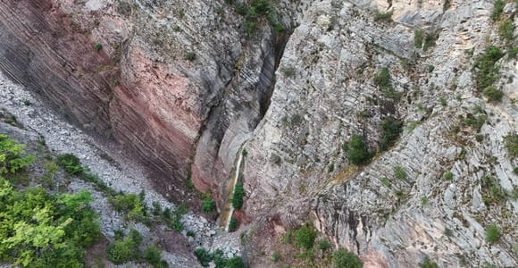 Shengjergj: ruta de senderismo guiada a la cascada con guía local