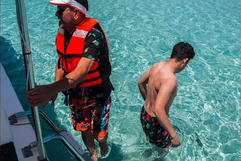 La Paz: Boat ride to Espiritu Santo island and sloop