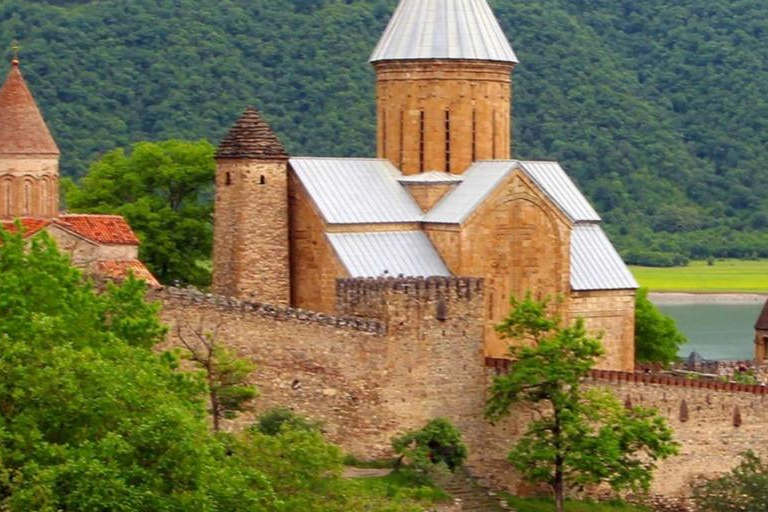 Reise ins Paradies der Erde Ananuri Gudauri Kazbegikazbegi gudauri