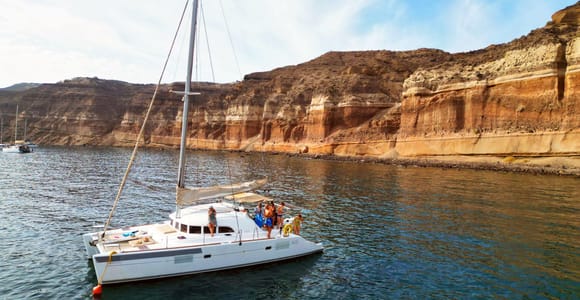 Santorini: Catamaran Cruise with Greek BBQ and Drinks
