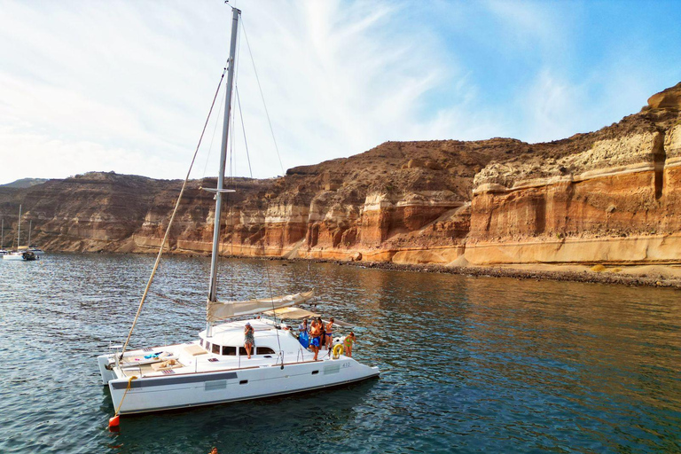 Santorin : Croisière en catamaran avec barbecue grec et boissonsExcursion au coucher du soleil avec Vlyhada Μarina Lieu de rendez-vous