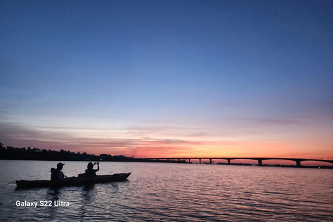 Hoi An: Viaggio in stand-up paddling all'alba per conoscere la vita locale