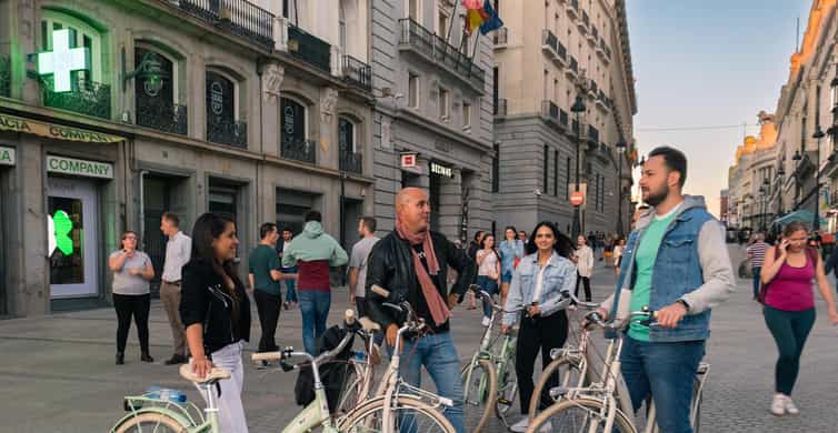 Madrid at Night: Vintage Bike Tour of City Highlights photo 4