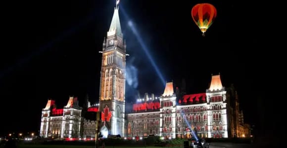 Ottawa: Kleingruppentour bei Nacht mit Flusskreuzfahrt
