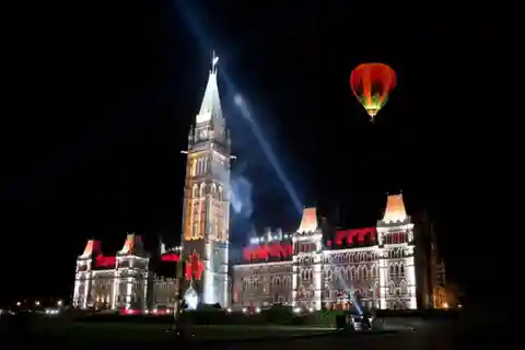 Ottawa: tour noturno em pequenos grupos com cruzeiro pelo rio e show de luzes