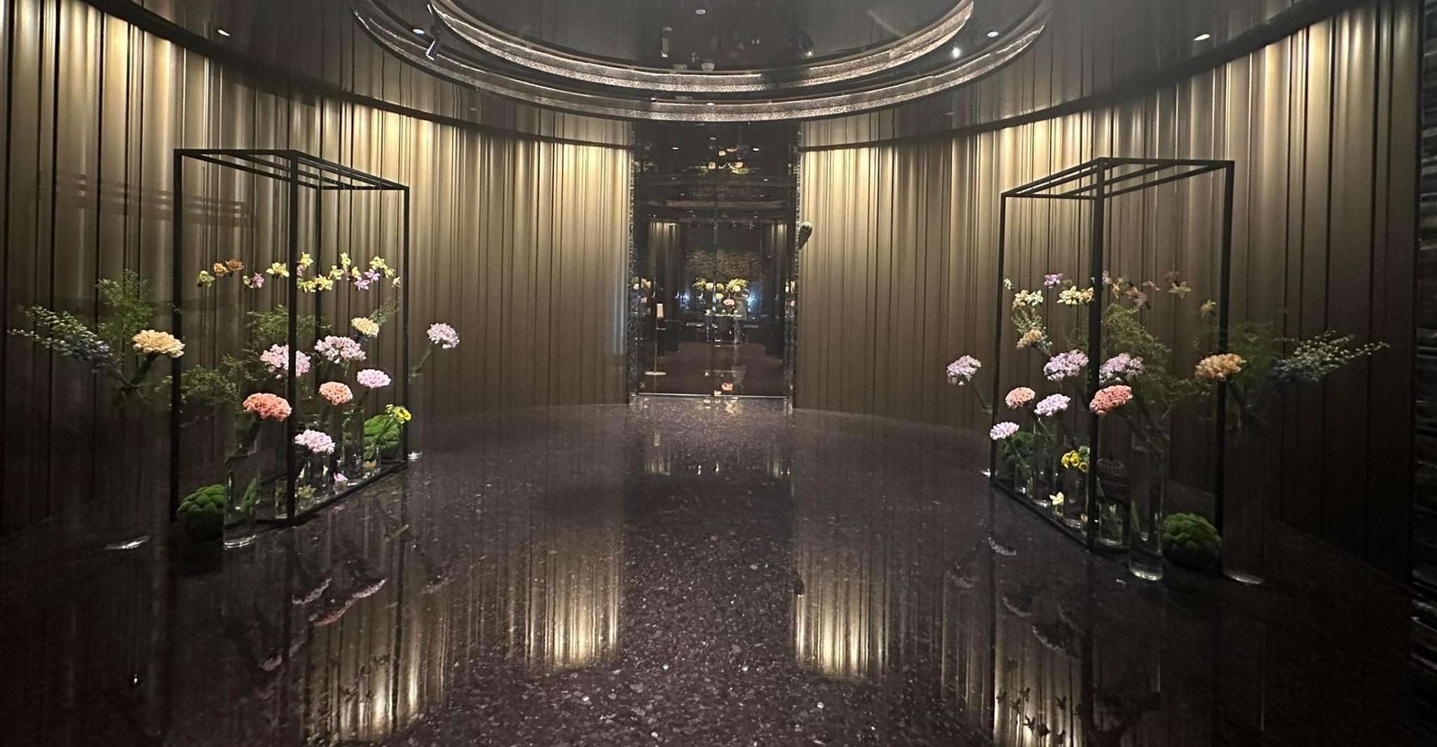 Shanghai Tower: 120 floor Highest restaurant in the world photo 11