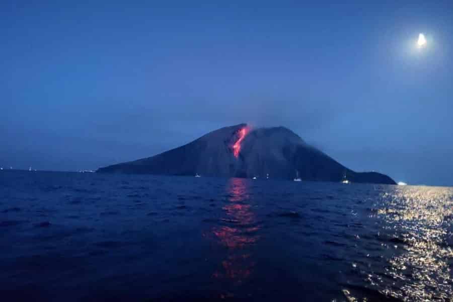 Ab Lipari: Bootsfahrt nach Panarea und Stromboli (KLEINE GRUPPE). Foto: GetYourGuide