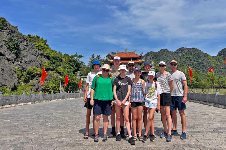 Da Hanoi: Hoa Lu e Tam Coc con pranzo a buffet e ciclismoHoa Lu e Tam Coc: tour da Hanoi con pranzo e giro in bici