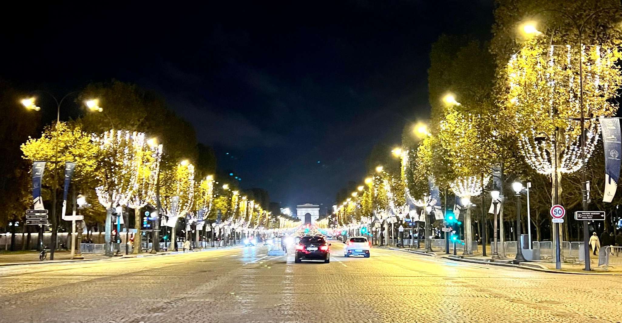 Paris, Weihnachtsbeleuchtung Tuk Tuk Tour - Hizvo