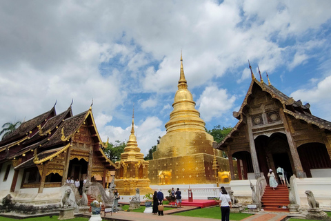 Old Chiangmai city & temples walking tour: (3 hours/1.7 km.)