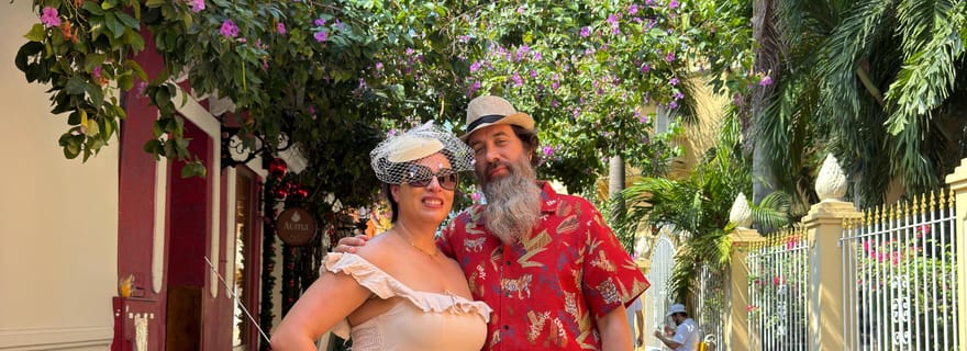 Balade en voiture ancienne avec séance photo à Carthagène des Indes