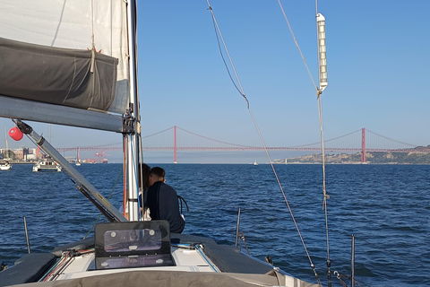 Lisbon: Afternoon Sailing Tour with Drinks