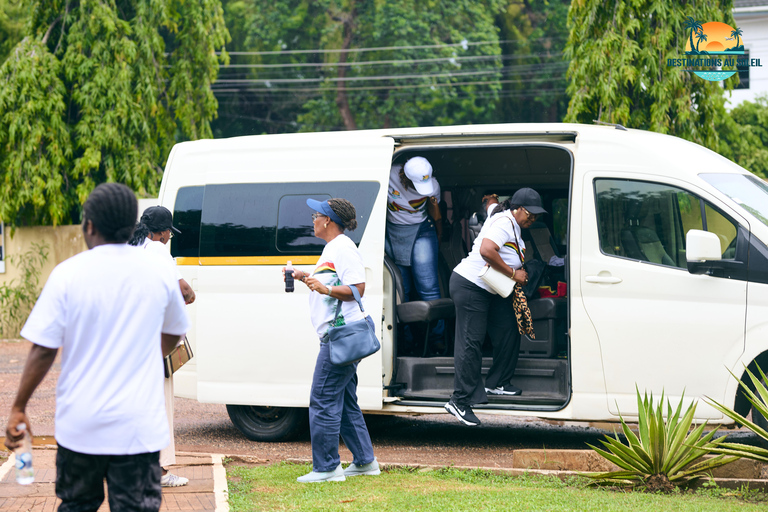 Accra: Guided City Tour with Hotel Pickup & Beach Visit