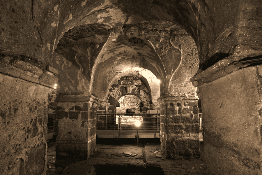 Tour door de archeologische schoonheden