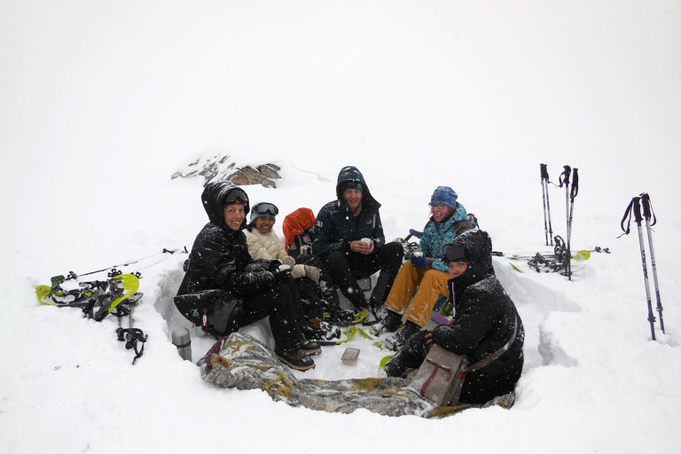 Tromsø: Guided snowshoe hill hike
