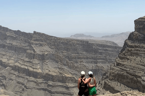 From Muscat: Jebel Shams Grand Canyon 4x4 Adventure Hotel Pickup from Muscat