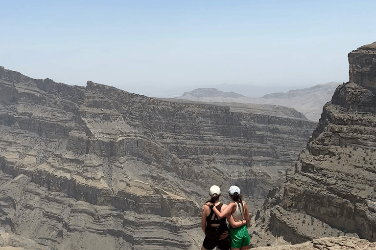 From Muscat: Jebel Shams Grand Canyon 4x4 Adventure Hotel Pickup from Muscat