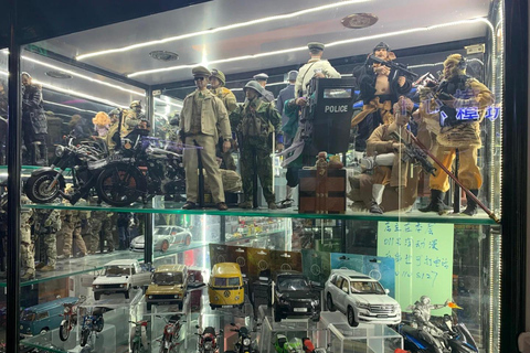 Pekin: prywatna wycieczka po mieście Pop Mart i targu z produktami związanymi z animePekin: prywatna wycieczka po mieście Pop Mart i targu z gadżetami anime