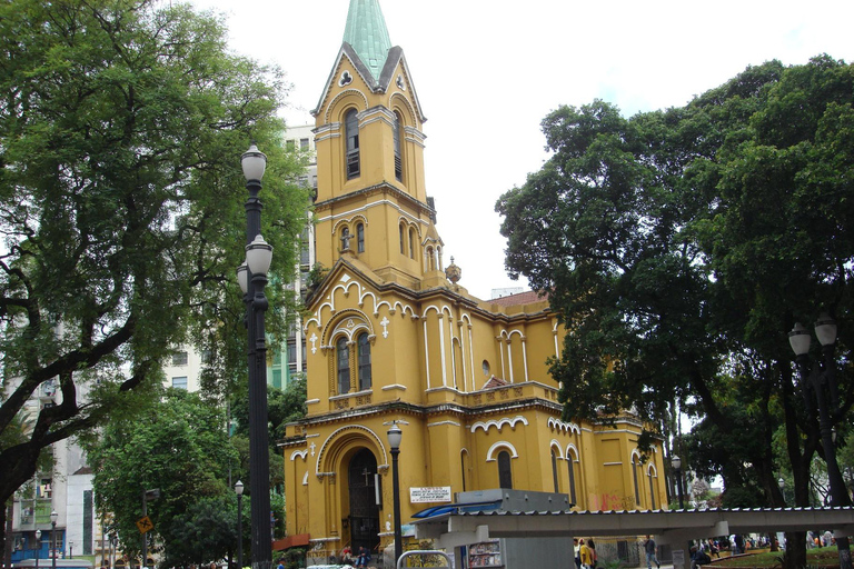 São Paulo: Haunted Center Walking Tour (Guide + Photo Shoot)