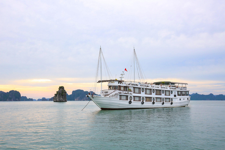 Hanoi: 4-Days UNESCO Luxury Ha Long/Lan Ha & Ninh Binh Tour 4D3N with 3-Star Overnight Cruise in Halong Bay