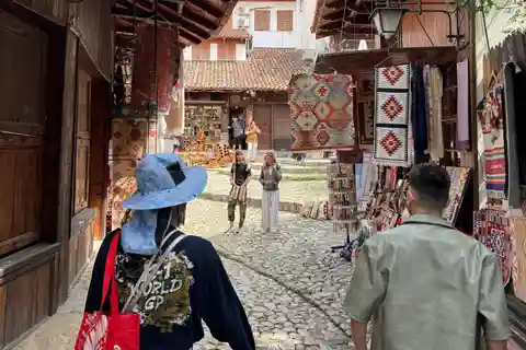 Von Tirana/Shkoder: Burg Kruja, Alter Basar, Sari Salltik