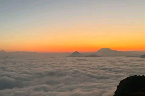 Pokhara: Manungkot Sunrise Tour with Hotel Pickup & Guide