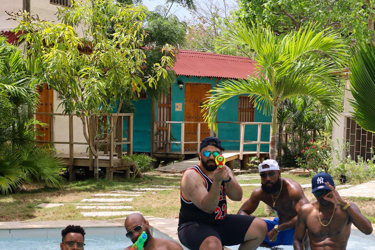 Brunch à volonté Village People au Tiny Village Cartagens