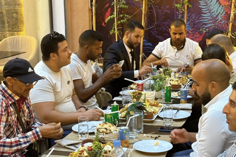 Marrakech: Experiência de jantar em restaurante com traslado do hotel