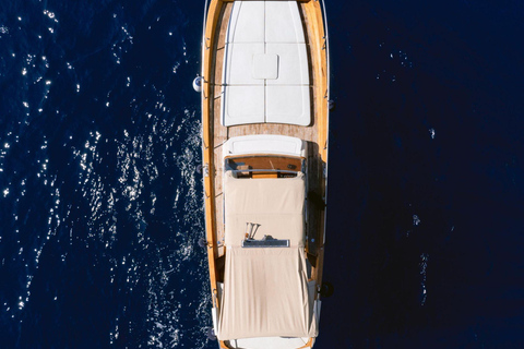 Amalfi: Amalfi Coast Boat Trip with Music and Snacks