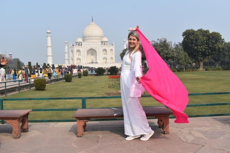 De Delhi : visite du Taj Mahal, du fort d'Agra et du Baby Taj en voitureAu départ de Delhi, visite avec voiture climatisée, chauffeur et guide.