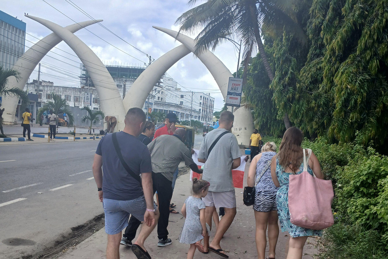 Mombasa: Old Town, Fort Jesus, and Village Day Tour