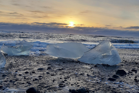 From Reykjavik: Jökulsárlón, Diamond Beach, & Vík Day Trip