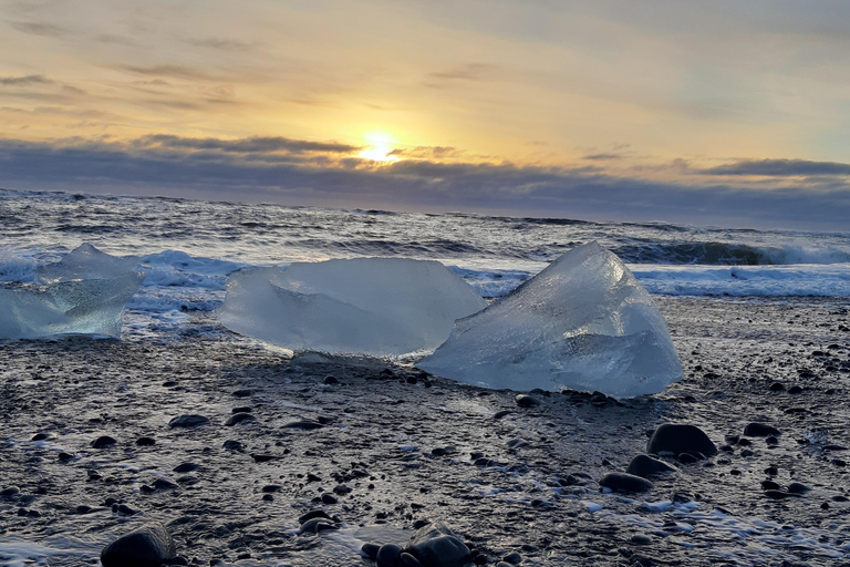 From Reykjavik: Jökulsárlón, Diamond Beach, & Vík Day Trip