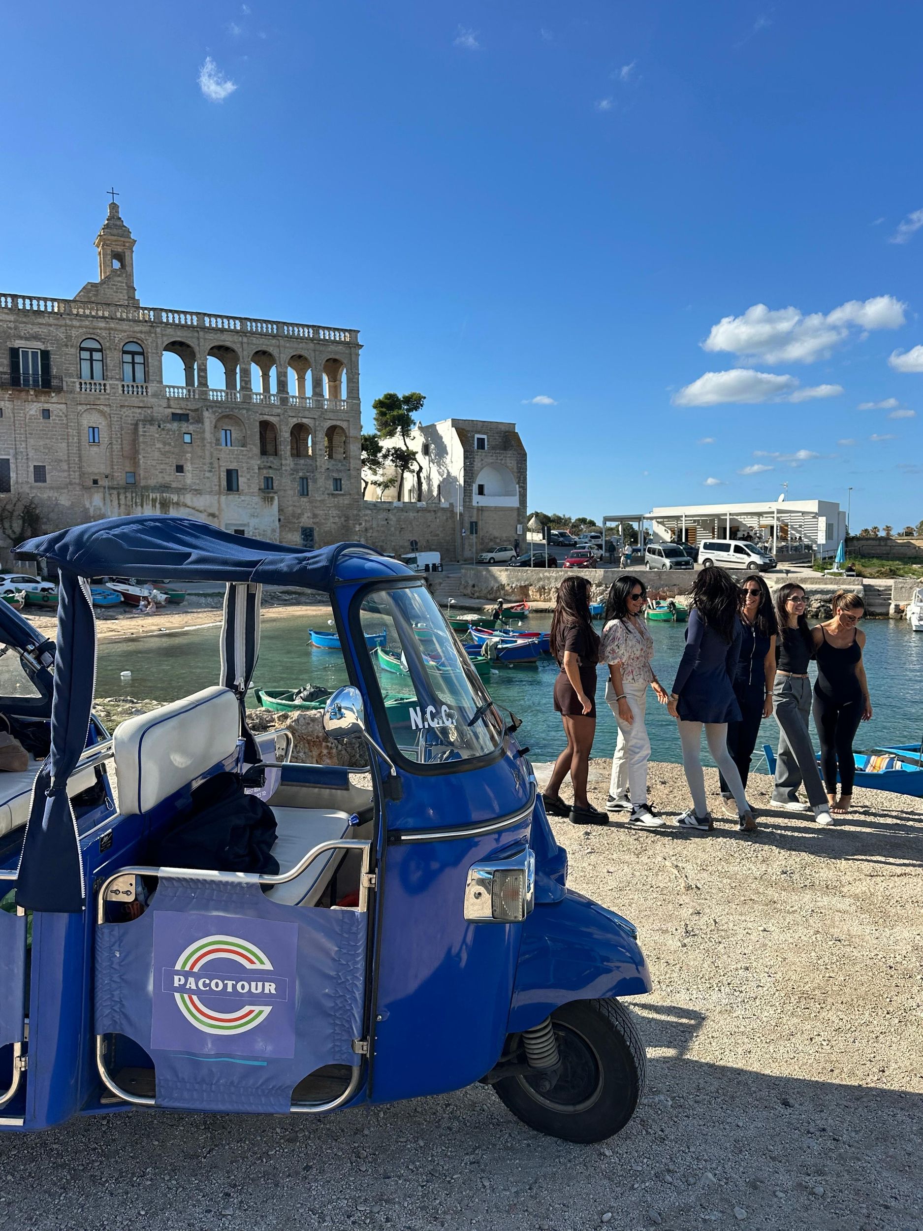 Dolcevita Polignano a Mare: Fahrt an Bord eines Vintage-Ape-Calessino von Piaggio
