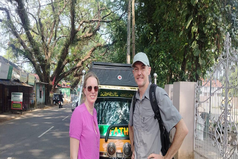 Kochi: Tuk-Tuk-Ausflug mit versteckten SchätzenKochi: Ausflug mit dem Tuk-Tuk zu versteckten Schätzen