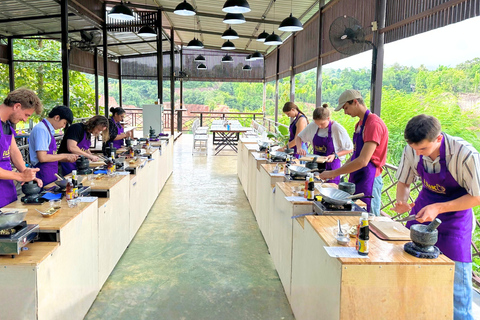 清迈：大峡谷泰式烹饪课和市场之旅晚间课程 - 大峡谷泰式烹饪课