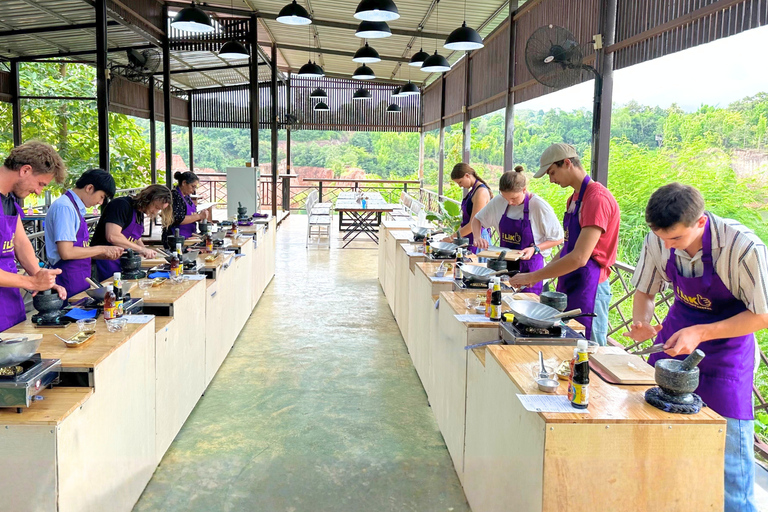 清迈：大峡谷泰式烹饪课和市场之旅晚间课程 - 大峡谷泰式烹饪课