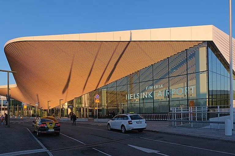 赫尔辛基：私人机场接送服务 + 1小时城市亮点之旅