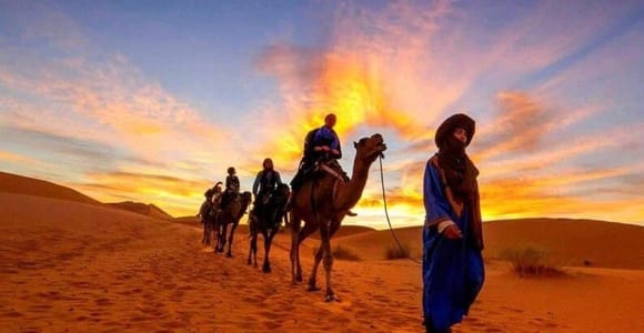 Marrakech: paseos en quad y camello con cena y espectáculo en el desierto de Agafay