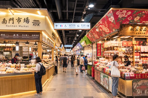 Taipei: Nanmen Market Guided Walking Tour with Local Guide - Image 2