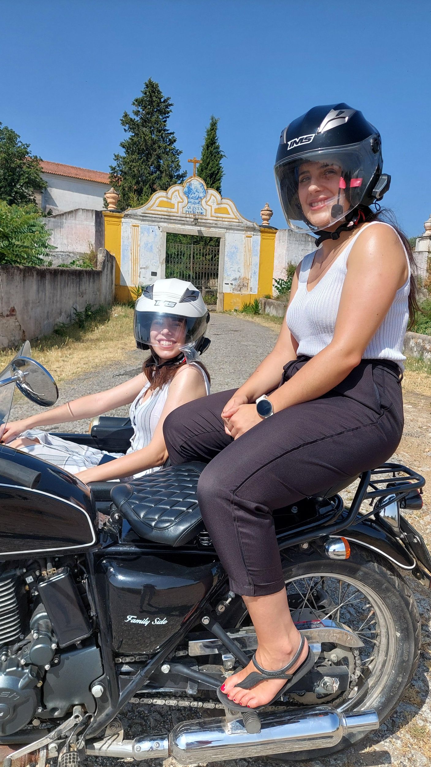 Évora: Megalithen und Weinprobe mit dem Beiwagen