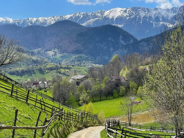 Brașov: Mountain Villages Scenic Drive with Guide