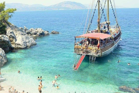 Kusadasi: Passeio de barco pelo Mar Egeu com almoço