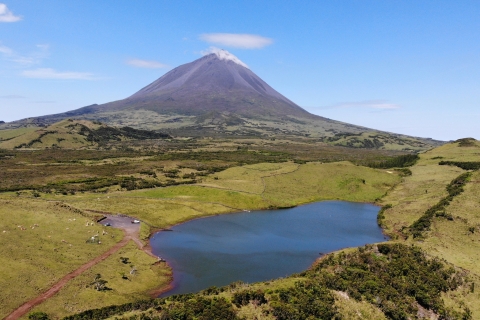 Desde Madalena: tour guiado de un día por los volcanes y lagos de Pico