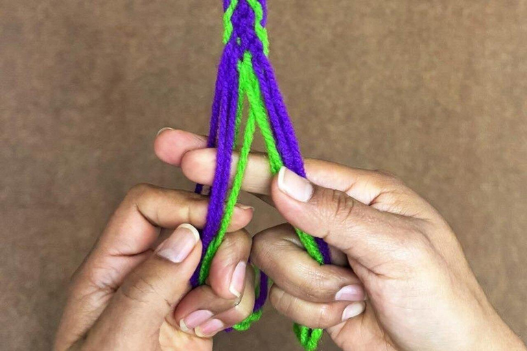 Learn about fabrics and looms in the city of La Paz Learn about fabrics and looms in La Paz