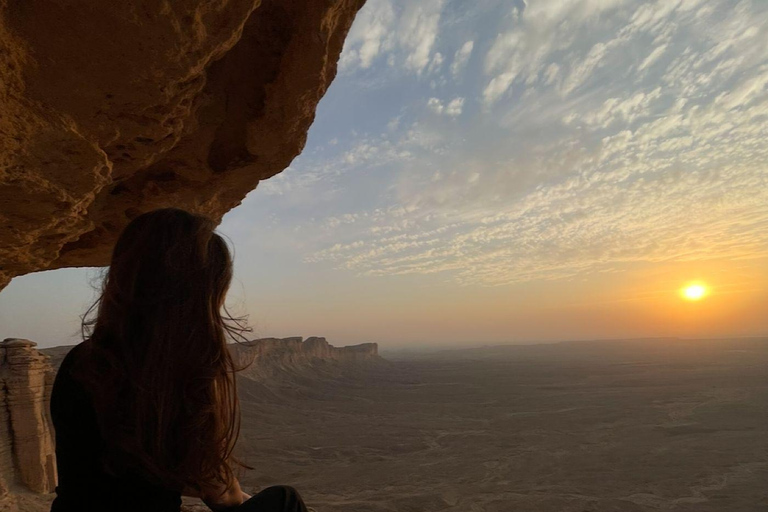 Riyadh: Edge of the World Tour with Snacks and Coffee