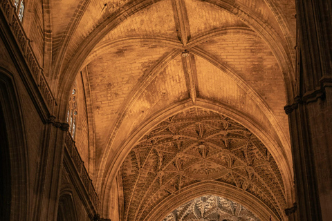 Seville: Cathedral & La Giralda Guided Tour with Tickets