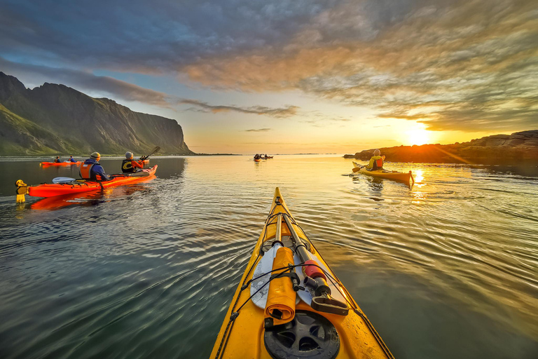 إيجوم: جولة جزر لوفوتن منتصف الليل صن كاياك