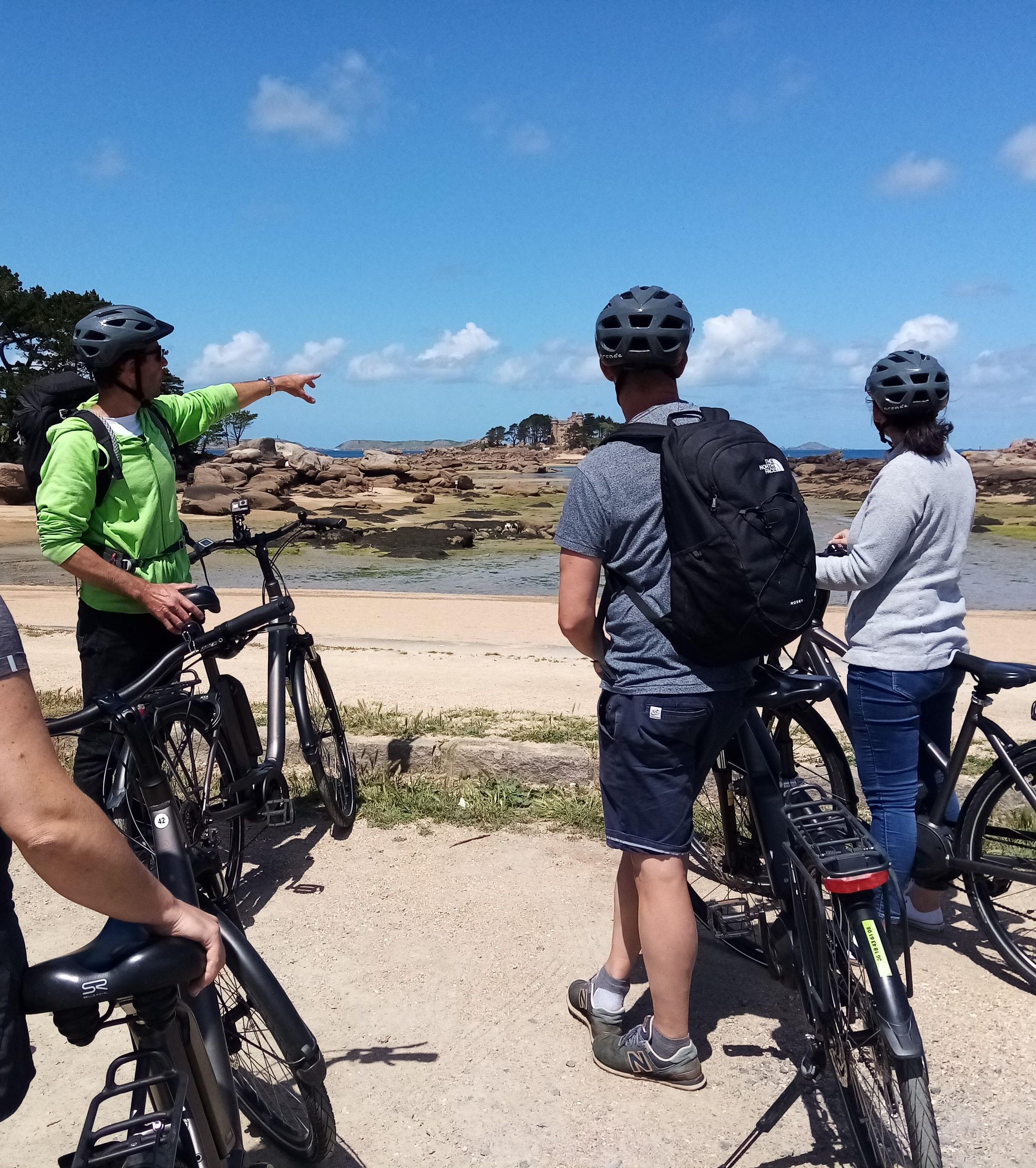 Trégastel: Geführte Tour mit dem Elektrofahrrad an der Côte de Granit Rose
