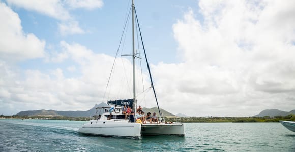 Mauritius: Catamaran Trip to Ile aux Cerfs with BBQ Lunch